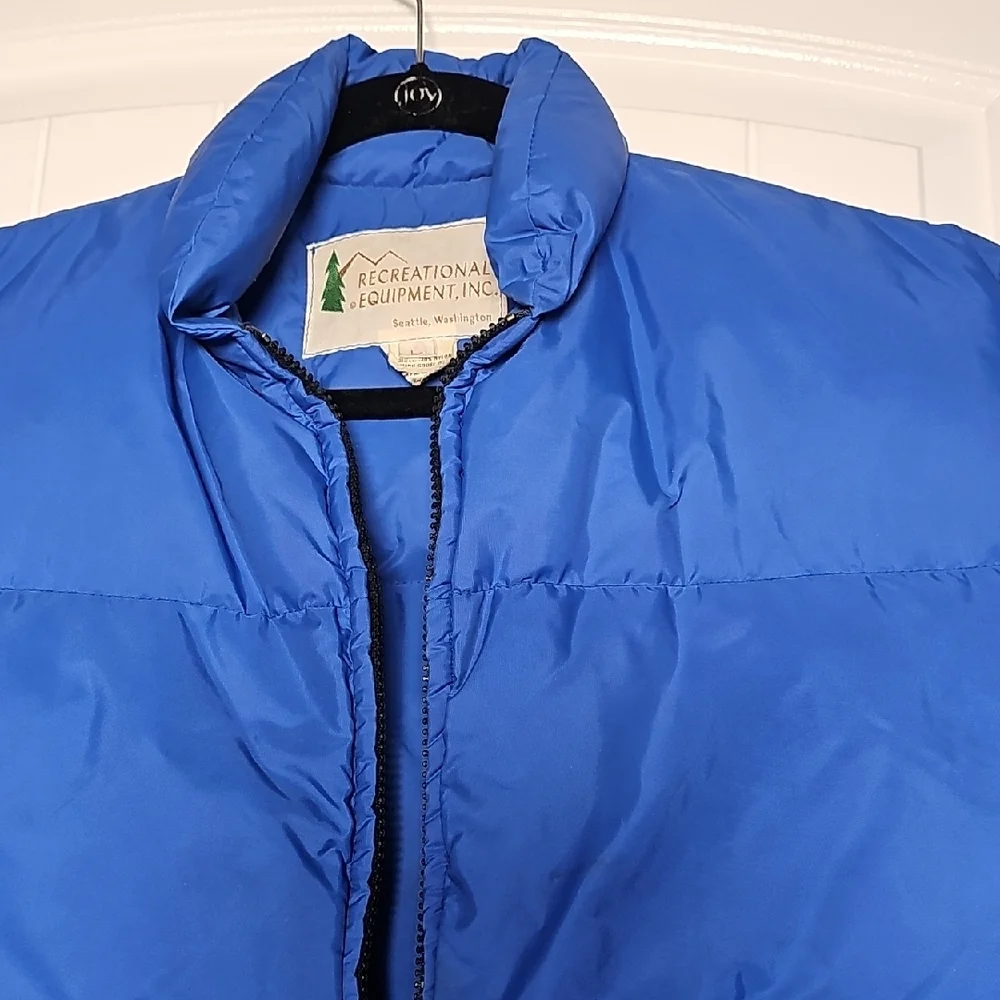 REI Men's Vibrant Blue Puffer Vest - Picture 4 of 16